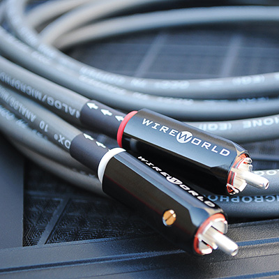 Wireworld-Equinox-10-avec-connecteurs-RCA-plaques-argent-et-gaine-souple-pour-une-transmission-optimisee-1