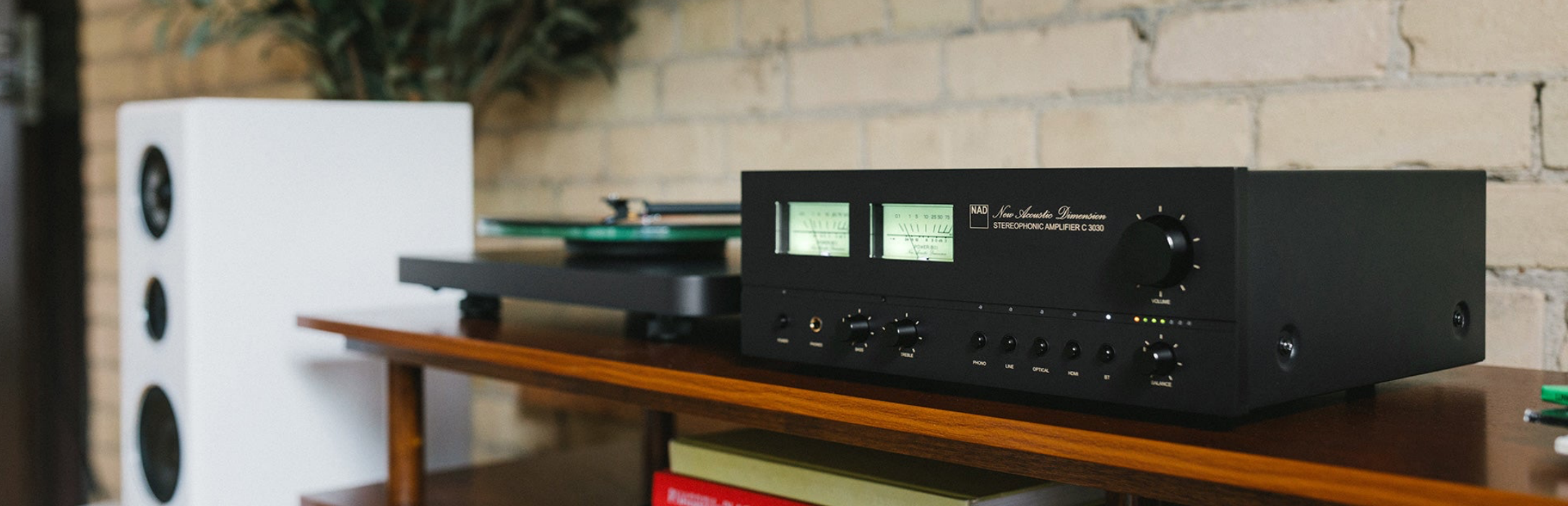 NAD C3030 AMPLIFICATEUR VINTAGE VIEWMETRE